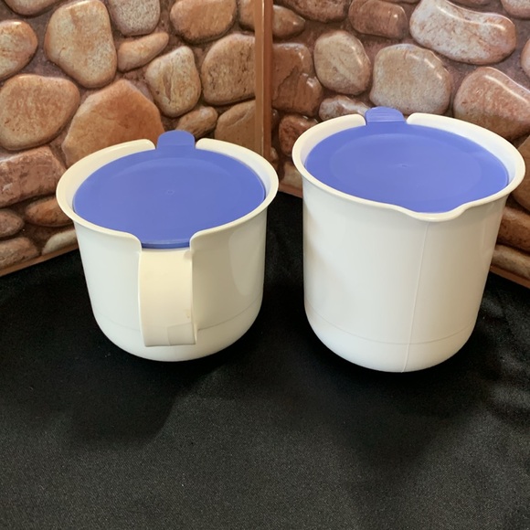 Vintage  Tupperware White with Blue Lids Sugar Bowl & Creamer Set With Snap Lids - Picture 2 of 10